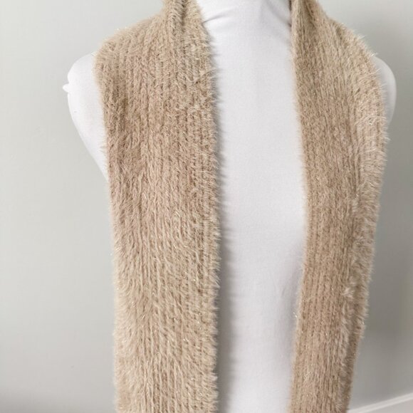 Old Navy Oatmeal and Gold Eyelash Scarf - NWT! - Picture 8 of 10